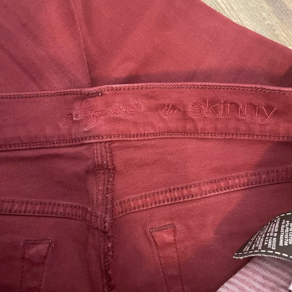 7 For All Mankind Women's Burgundy Skinny Jeans - Picture 2 of 4